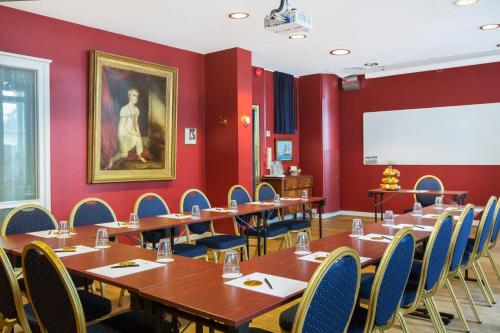 Victory Hotel - image 4