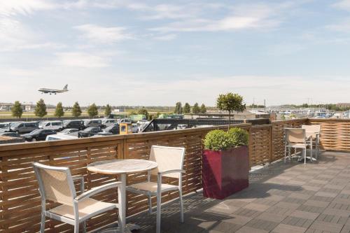 陽台/露台, 西斯爾酒店 - 倫敦希斯路機場T5客運大樓 (Thistle London Heathrow Terminal 5) in 希斯洛