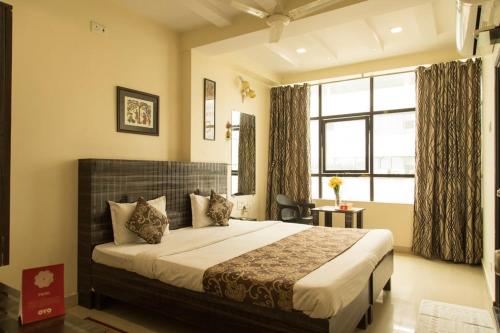 K P Inn Stop at K P Inn to discover the wonders of Nagpur. Featuring a complete list of amenities, guests will find their stay at the property a comfortable one. Take advantage of the hotels 24-hour front de