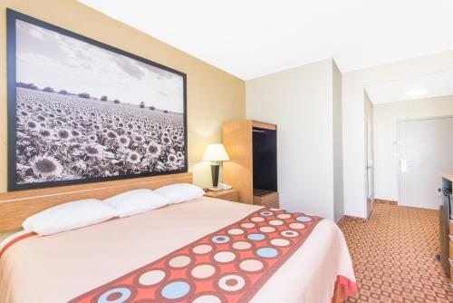 Super 8 by Wyndham Wichita South - image 7