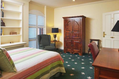 . Hotel Mac