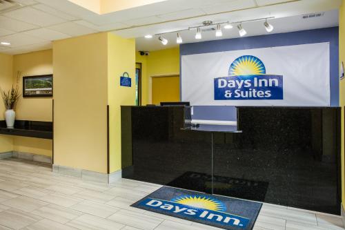 Days Inn & Suites by Wyndham Augusta Near Fort Eisenhower