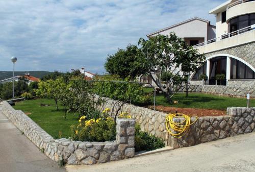 Apartments with a parking space Punat Krk - 5344