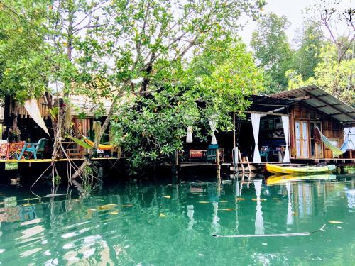 Gumm Lonely Club in Ao Phrao