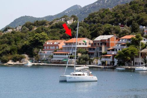  Apartment Zaklopatica 8342c in Lastovo