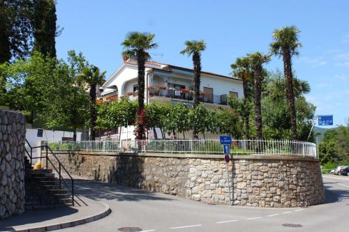 Rooms with a parking space Lovran Opatija - 2302 