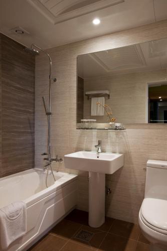 room detail thumbnail 2