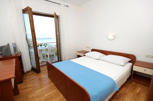 Apartments with a parking space Jelsa, Hvar - 8765