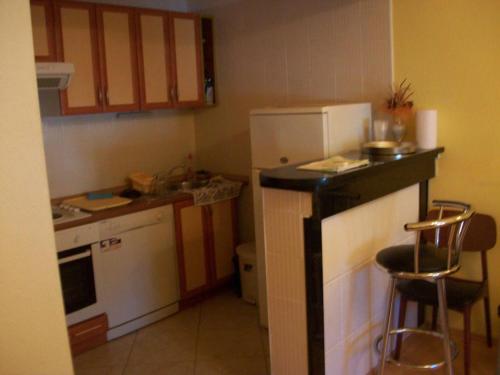 Three-Bedroom Apartment with Balcony and Sea View image 1