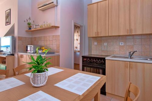 One-Bedroom Apartment with Terrace and Sea View room in Apartments with a parking space Hvar - 11427