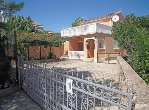 Family friendly house with a swimming pool Jezera Murter - 5124