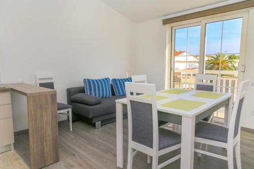 Apartments with a parking space Hvar - 11681