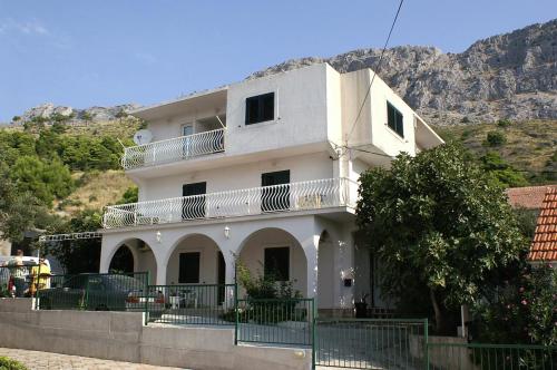 Apartments with a parking space Duce Omis - 2801