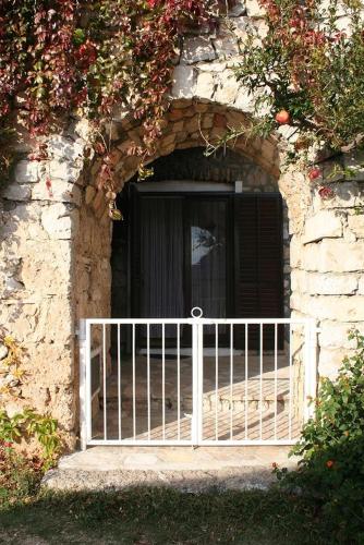 Apartments with a parking space Bol Brac - 2879 - image 4
