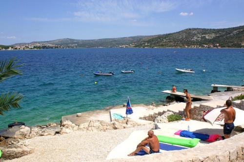 Strand, Apartments by the sea Razanj, Rogoznica - 4253 in Razanj