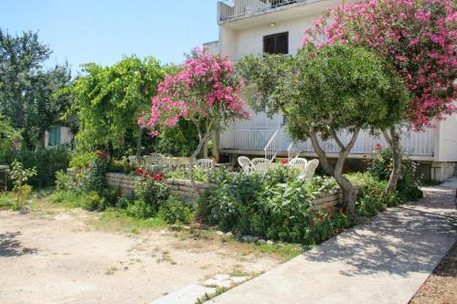 Rooms by the sea Vodice - 4228 - image 3