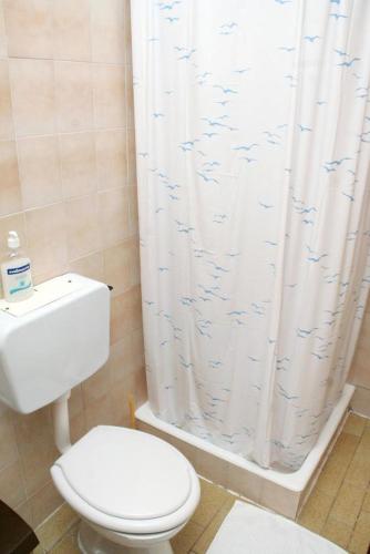 Rooms by the sea Vodice - 4228 - image 4