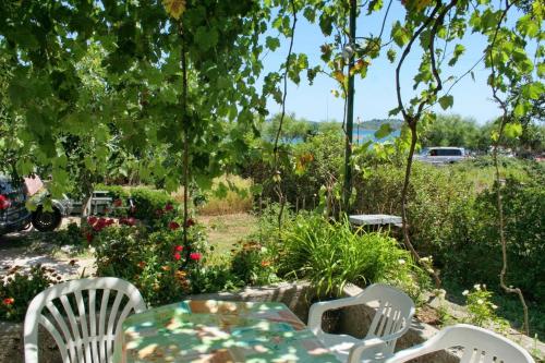 Rooms by the sea Vodice - 4228 - image 6