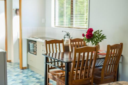 One-Bedroom Apartment with Queen and Double bed