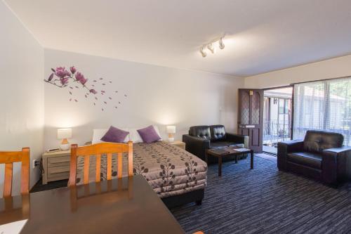 Argyle on the Park Stop at Argyle on the Park to discover the wonders of Christchurch. Offering a variety of facilities and services, the hotel provides all you need for a good nights sleep. To be found at the hotel ar