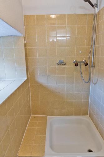 Hotel Bernina Hospiz Room Type - Quadruple Room with Shared Bathroom