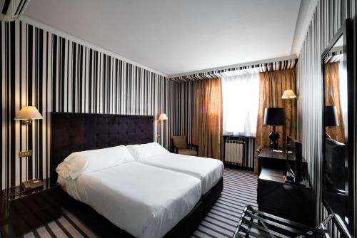 Hotel Clarin Hotel Clarin is a popular choice amongst travelers in Oviedo, whether exploring or just passing through. Featuring a satisfying list of amenities, guests will find their stay at the property a comfort