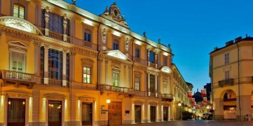 Instalaciones, centralissimo Bilocale con vista sfilata Palio in Asti