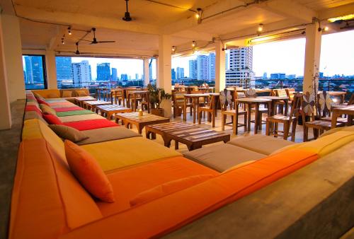 Restaurant, Riverview Residence in Bangkok Riverside