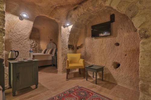 Acropolis Cave Suite