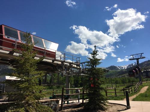 Miners Club 3 Bedroom Loft by Canyons Village Rentals MC10A - image 2