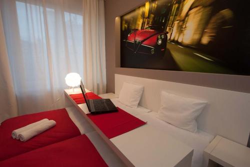 Planet Hostel - image 5