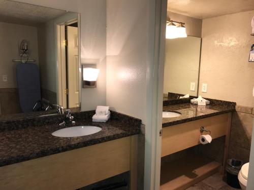 Dinosaur Inn & Suites Stop at Best Western Dinosaur Inn to discover the wonders of Vernal (UT). Both business travelers and tourists can enjoy the hotels facilities and services. Service-minded staff will welcome and guid