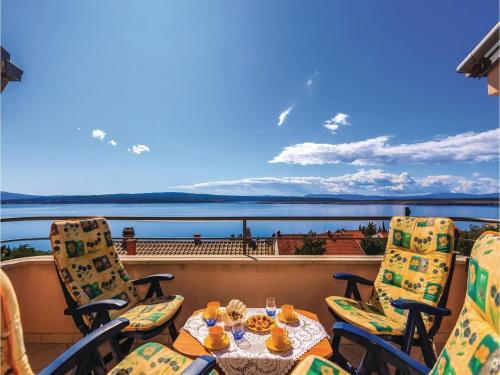  Two-Bedroom Apartment in Dramalj, Unterkunft in Dramalj