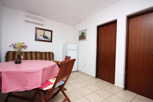 Apartments by the sea Murter - 5078