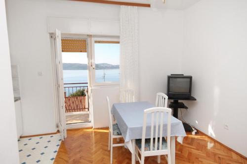 Apartments by the sea Trogir - 6023 - image 2
