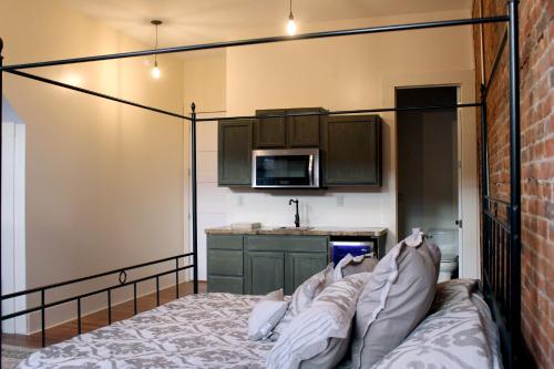 Eighteen-Ninety Sleepover - image 9