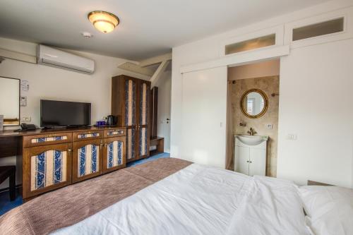 1 double bed