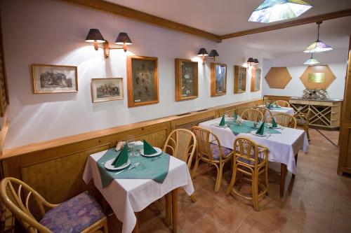 ห้องอาหาร, Villa Sakura Panzio in จอซเซฟ อัตติลา ฃาโกเตเลป