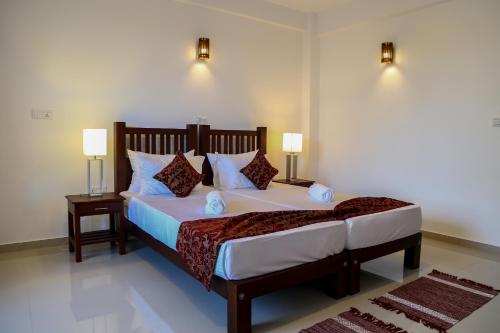 Deluxe Double Room with Balcony image 1