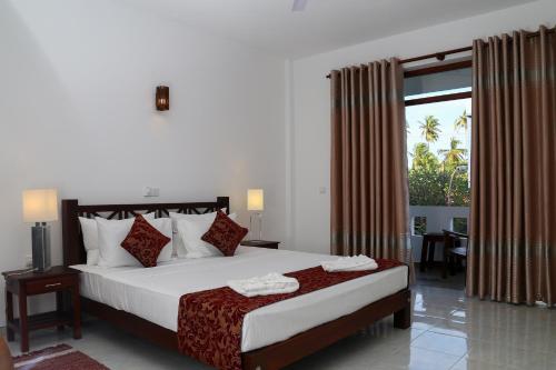Deluxe Double Room with Balcony image 5