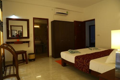 Deluxe Double Room with Balcony image 3