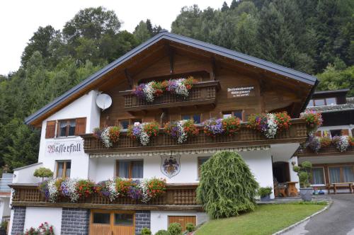 Haus Wasserfall in Sankt Gallenkirch, Österreich