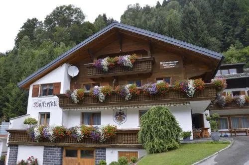 Haus Wasserfall in Sankt Gallenkirch, Österreich