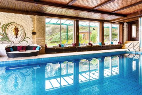 Swimming pool, Akzent Waldhotel Rheingau in Geisenheim