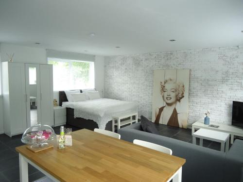 B&B Sloterpark Room Type - Deluxe Double or Twin Room with Garden View B&B Sloterpark Room Type - Deluxe Double or Twin Room with Garden View