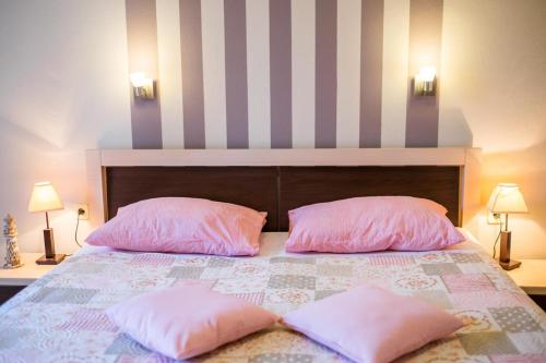 Apartments and rooms with parking space Vrbnik (Krk) - 5302 - Vrbnik