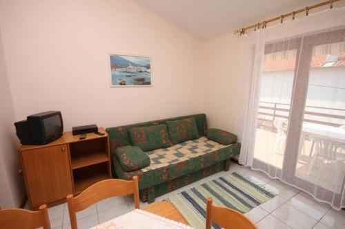  Apartment Starigrad 6614b in Marasovići