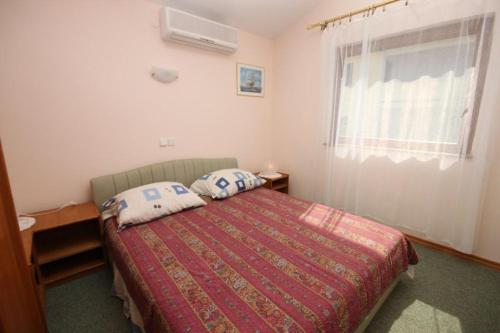  Apartment Starigrad 6614b in Marasovići