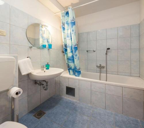 Apartments with WiFi Split - 14127, Split (photo 5)