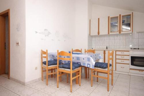Apartments with a parking space Supetar Brac - 7536 - image 8